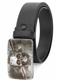 Zwarte leren riem met een brede band en een rechthoekige, gestructureerde metalen gesp met een verouderde zilveren afwerking en decoratieve accenten.