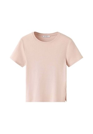 Hellrosa T-Shirt mit kurzen Ärmeln und Rundhalsausschnitt, mit kleinem seitlichem Schlitz am Saum, auf weißem Hintergrund dargestellt.