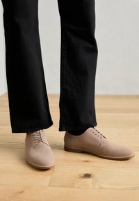 Zapatos de vestir - beige