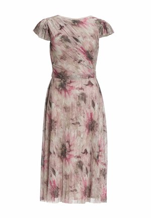 Robe fleurie mi-longue en tissu doux avec une texture plissée. Présente des manches courtes, un détail croisé, et une palette de couleurs rose, beige et noir.