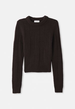 Brun cropped sweater med textured geometrisk mønster, ribbet halsudskæring og kant, lange ærmer og tyk strikfiber.