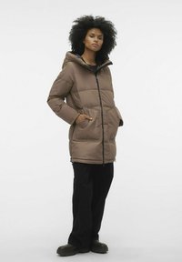 Vero Moda VMOSLO NOOS - Daunenmantel - brown lentil