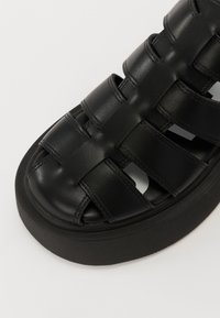 Thumbnail Image 6