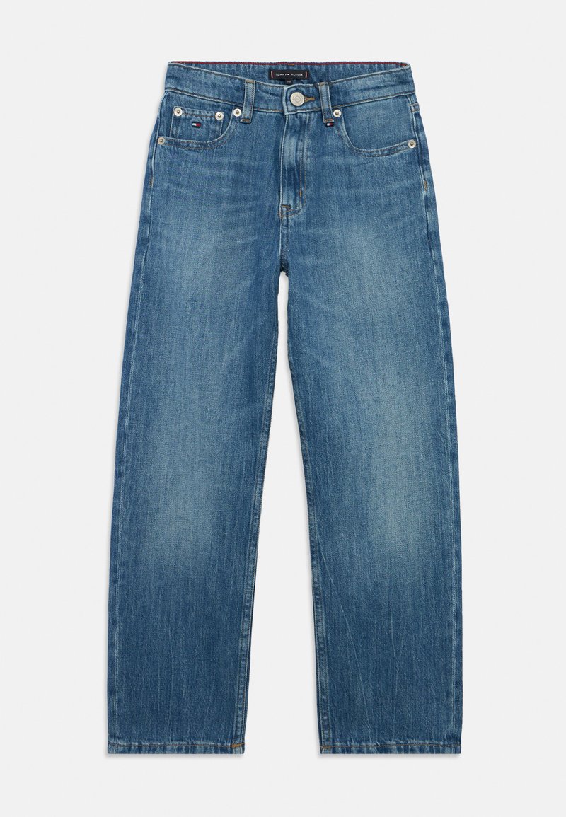 Jeans de mezclilla azul con un corte relajado, diseño de cinco bolsillos y costuras visibles. Presentan un cierre de botón y cremallera.