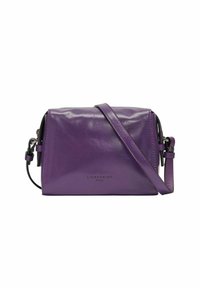 Lila Leder-Crossbody-Tasche mit einer eleganten rechteckigen Form, verstellbarem Riemen und geprägtem Logo auf der Vorderseite. Glatte, glänzende Textur.