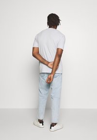 DRYKORN Camiseta básica - light grey