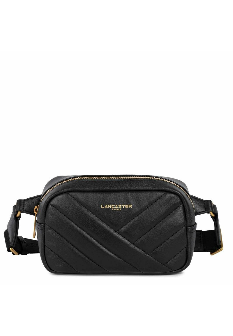 Sac en cuir noir en bandoulière avec un motif matelassé diagonal, accents en matériel doré et fermeture éclair. Logo embossé sur le devant.
