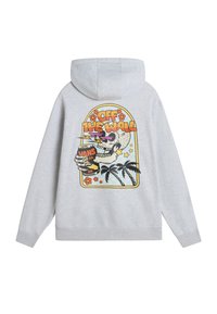 Sudadera con capucha gris que presenta un gran gráfico colorido de una calavera sosteniendo una bebida, rodeada de flores y palmeras en la parte posterior.