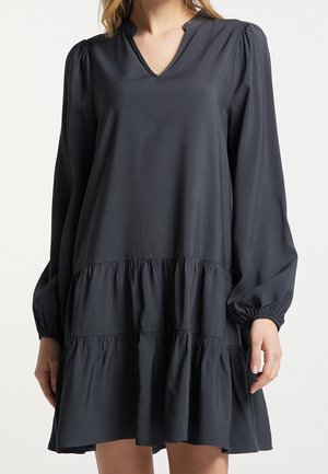 Dunkelgraues gestuftes Kleid mit V-Ausschnitt und langen Puffärmeln, aus glattem Stoff. Verfügt über geraffte Stufen am Saum.