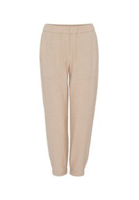 Unselected, macadamia