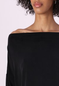 DRYKORN SOMY - Pikkade varrukatega topp - black