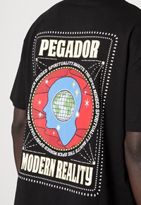 Pegador Camiseta estampada - black