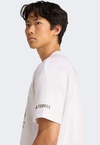 Adidas Terrex AERO GRAPHIC - Marškinėliai su spaudiniu - white