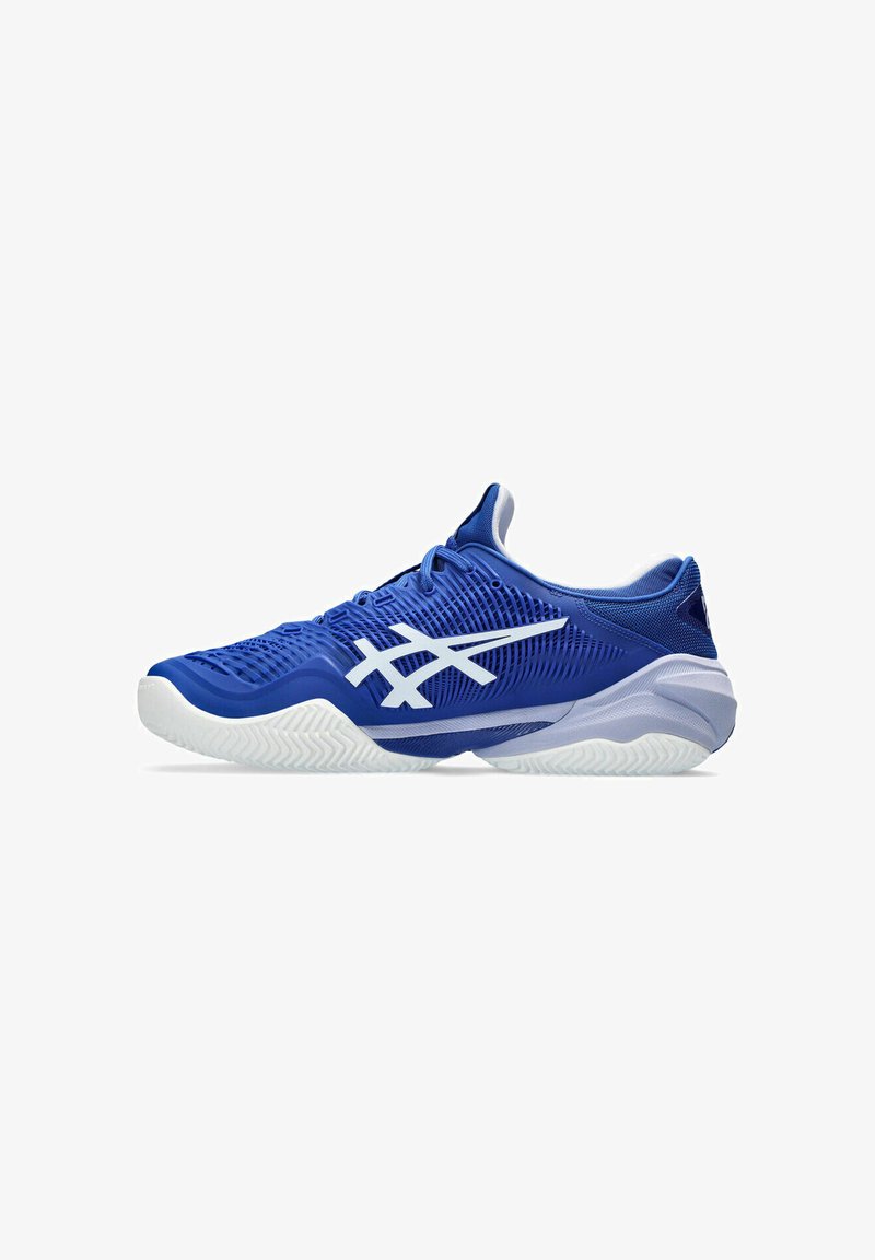 Chaussures de sport bleues avec une tige en mesh, accents de logo blancs, semelle texturée et un design épuré. Dispose d'un talon rembourré et d'une semelle flexible.