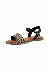 Musta nahkainen slingback-sandaali, jossa on teksturoitu beige ja musta herringbone-kuvioitu straps, tasainen ruskea pohja ja koristeompeleet.