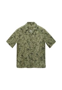Camisa de manga corta de tela verde con un patrón geométrico de triángulos, con un frente abotonado y un diseño de cuello clásico.
