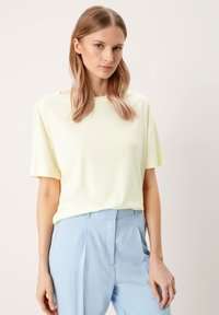 s.Oliver BLACK LABEL Základné tričko - light yellow