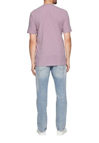 s.Oliver LOGO MIT ROLLKANTE UND STRUKTUR - T-shirt print - flieder