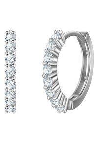 Silver hoopörhängen med runda, klara ädelstenar som �är arrangerade i två stilar: en rak linje och en böjd design, som visar en polerad finish.