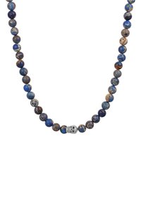 Perlenkette mit blauen und braunen marmorierten Steinen, mit einem zentralen silbernen Totenkopfakzent. Glatte Oberfläche und runde Form.