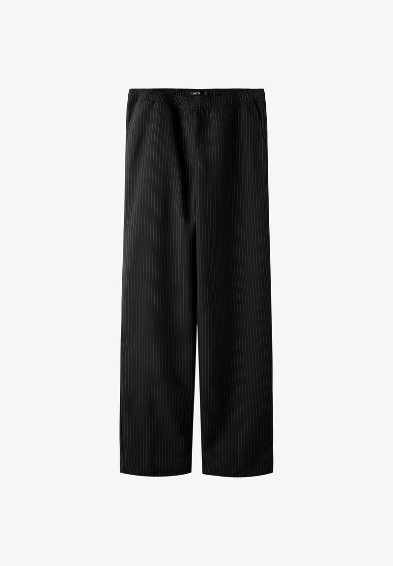 Sorte løse bukser med et diskret stribet mønster. Elastisk talje uden synlige spænder. Glat tekstur, letvægtsstof.