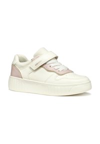 Baskets en cuir blanc avec des accents roses, design à lacets et une sangle Velcro. Semelle en caoutchouc blanche épaisse avec des détails texturés. Marque Geox visible.