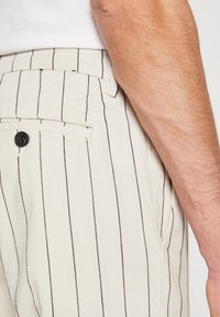 Antony Morato TROUSERS BRYAN IN STRIPED GARMENT DYE - Bukse - paper