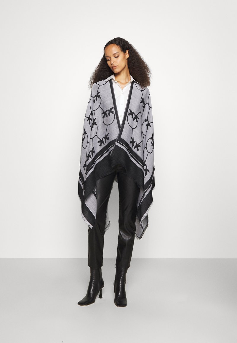 Nero Bianco Poncho 16094