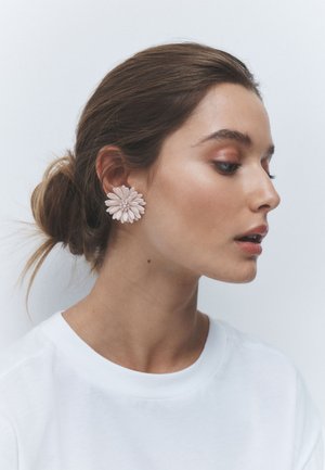 Next, POWDER COATED FLOWER STUD EARRINGS . - Ohrringe - pink