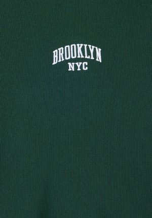 Terranova, T-shirt con stampa - verde bosco