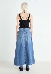 GAP FEATHERWEIGHT SKIRT - Farmerszoknya - light wash indigo