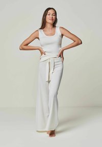 YOU LOOK PERFECT MERINO WOOL KNIT HOUSE SUIT SET 3 PIECES - Nachtwäsche Set - bonewhite