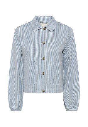 Veste rayée bleu et blanc, en tissu, avec un col chemise, dotée d'une fermeture à boutons sur le devant et de deux poches avant.