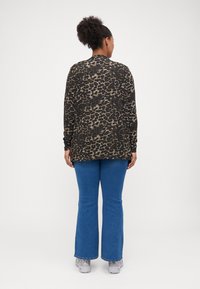 ONLY Carmakoma CARBALA LYA DRAPY CARDIGAN - Kardigan - black