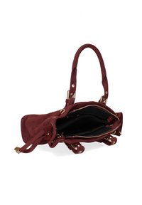 Sac à main en velours bordeaux avec quincaillerie dorée, forme structurée, doubles poignées et intérieur doublé comportant des poches zippées et ouvertes.