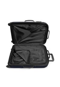 Pevný kufr s námořnicko-modrým exteriérem, černým vnitřním podšívkou, zipovými kapsami a dvojitými rukojeťmi pro snadné přenášení.