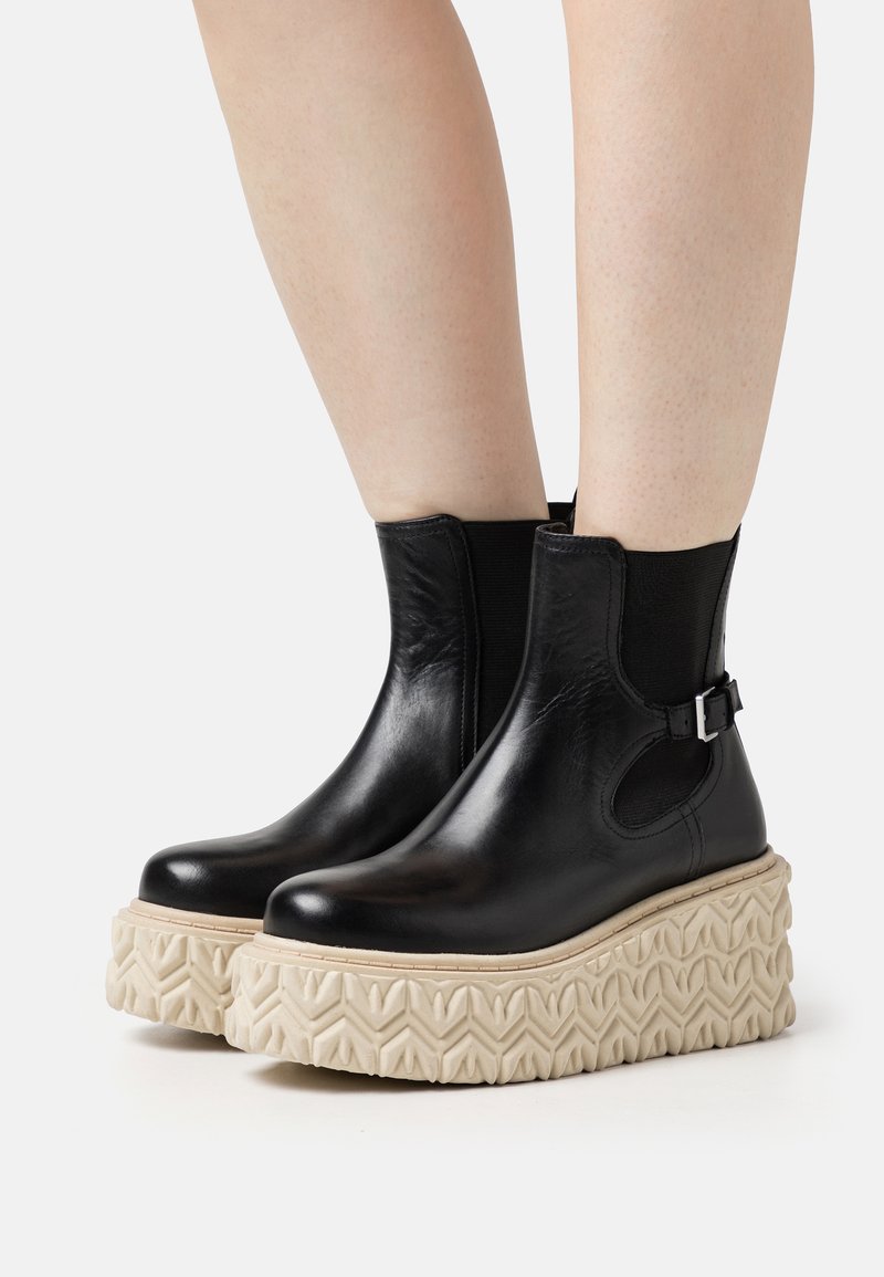 Patrizia Pepe Botki na koturnie/czarny - Zalando.pl