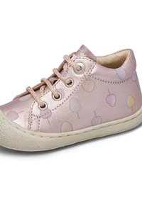 Les baskets en cuir rose présentent un motif coloré de barbe à papa, une semelle en caoutchouc crème texturée et des lacets assortis avec un design à bout rond.