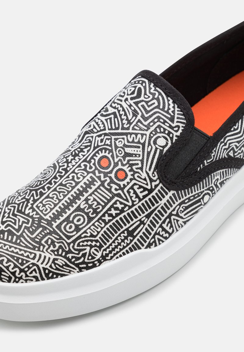 Herren Slipper | Cole Haan CH X KEITH HARING GRANDPRO RALLY SLIPON Slipper black/white/flame/schwarz - RX85360 Herren Slipper | Cole Haan CH X KEITH HARING GRANDPRO RALLY SLIPON Slipper black/white/flame/schwarz - RX85360