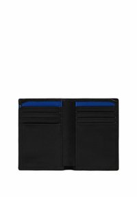 Schwarze Lederbörse mit glatter Textur, die mehrere Kartenfächer und einen blauen Akzent an der Oberseite aufweist. Kompakte und rechteckige Form.