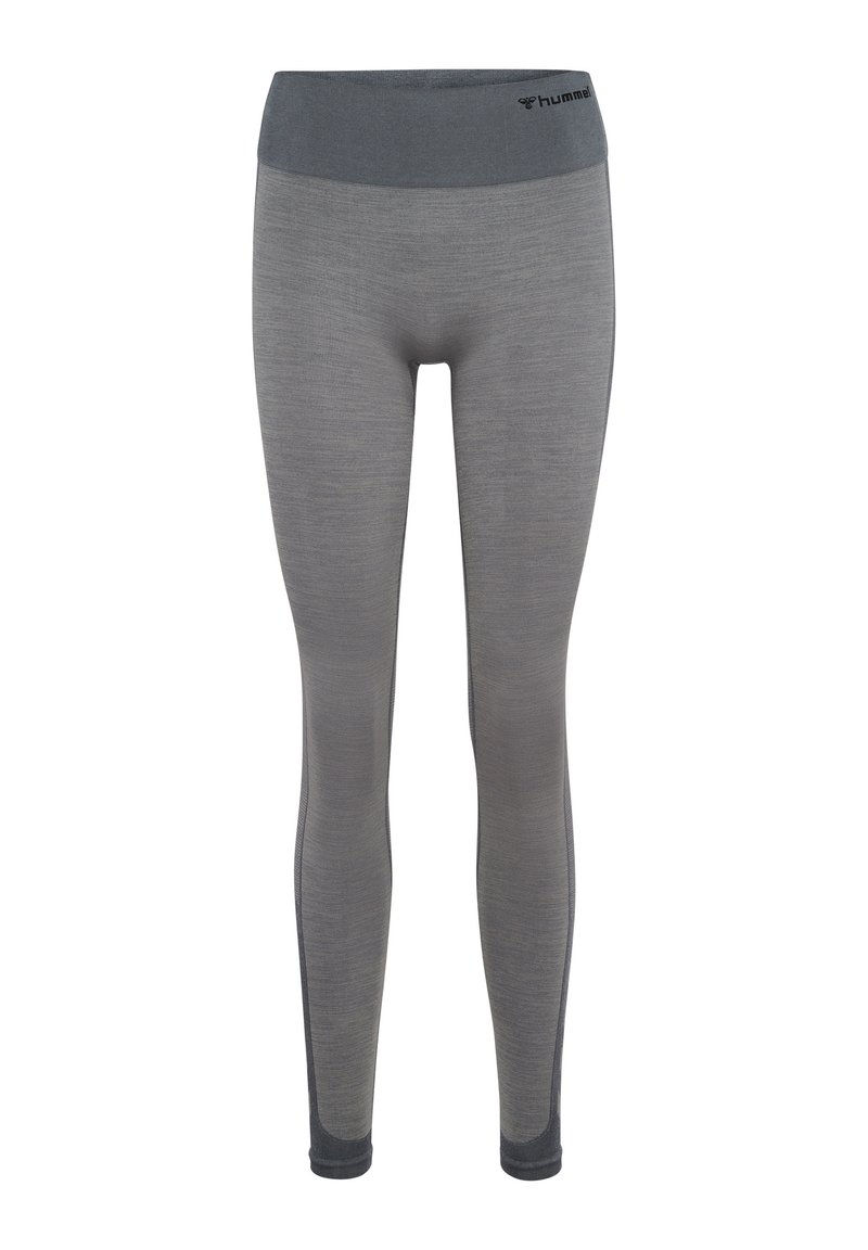 Graue Leggings mit einem breiten, dunkelgrauen Bund, gewobenem Stoff und kontrastierenden Nähten an den Seiten. Markenlogo am Bund.