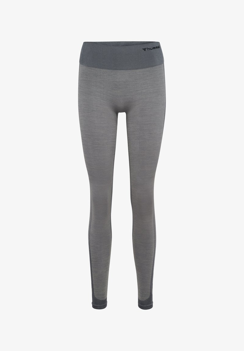 Graue Leggings mit einem breiten, dunkelgrauen Bund, gewobenem Stoff und kontrastierenden Nähten an den Seiten. Markenlogo am Bund.