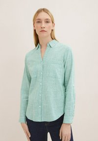 TOM TAILOR WITH SLUB STRUCTURE - Košilová halenka  - vivid leaf green