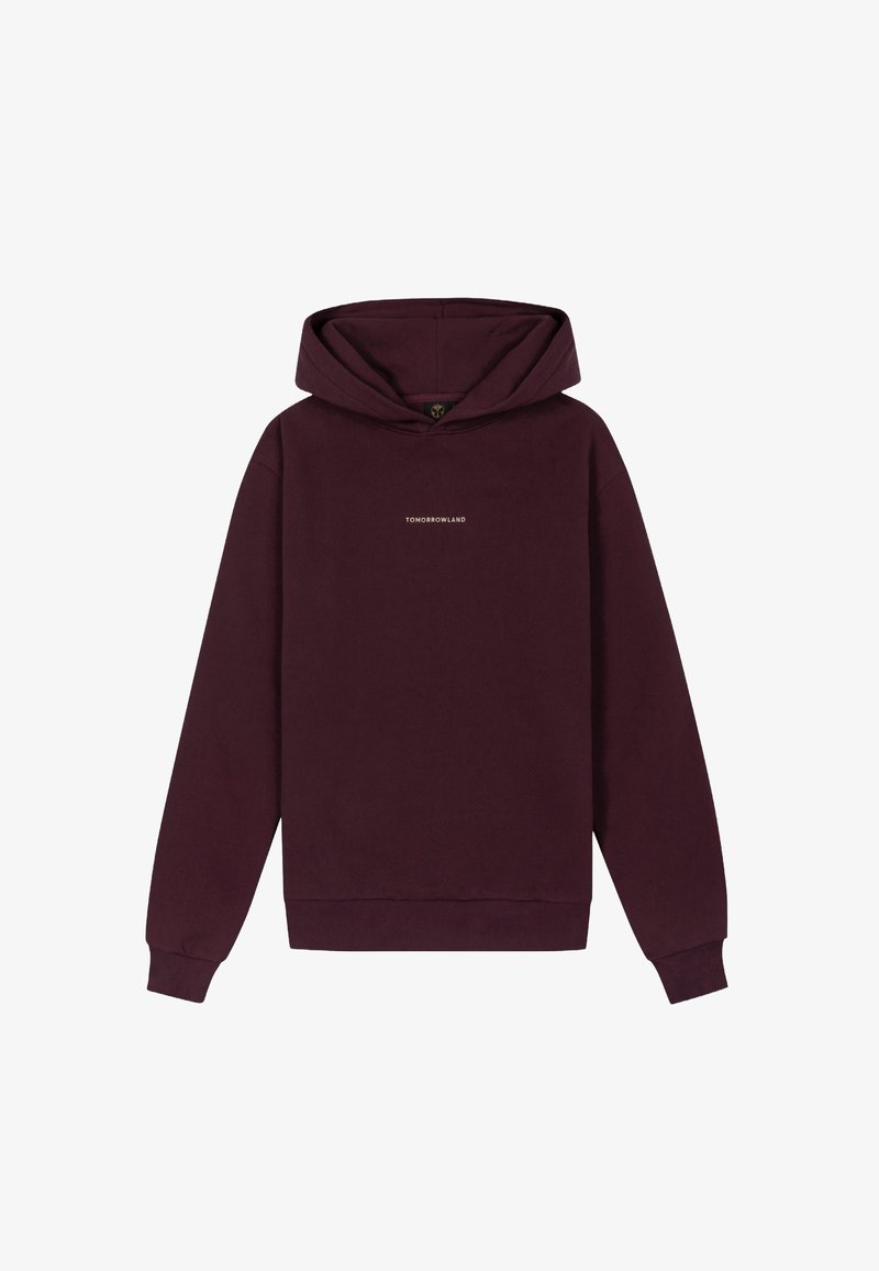 Bordeaux hoodie met een kangoeroezak, capuchon met trekkoord en een klein "TOMORROWLAND" logo in het wit op de borst. Gladde textuur.