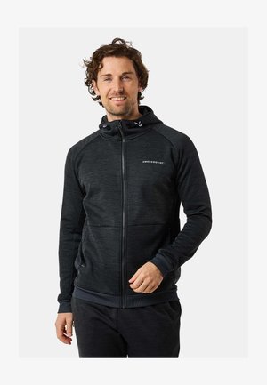 Sort zip-up hættetrøje med en tekstureret finish, der har en hætte, to lommer og et logo på brystet. Ribbet afslutning ved håndled og bund.