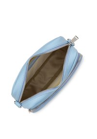 Pochette in pelle azzurro chiaro con chiusura con zip. L'interno è foderato in tessuto beige, con una texture liscia e una forma compatta.