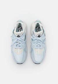 Nike Sportswear AIR HUARACHE - Sapatilhas - aura/summit white/ocean cube/black