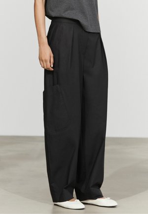Massimo Dutti, BARREL FIT CARGO PANTS - Bukser - black