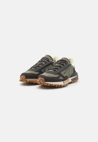 Lacoste ELITE ACTIVE 224 - Zapatillas - khaki/dark green