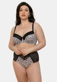 Ensemble soutien-gorge et culotte taille haute avec un motif floral en rose et noir, des accents en dentelle et des bretelles réglables. Tissu doux.